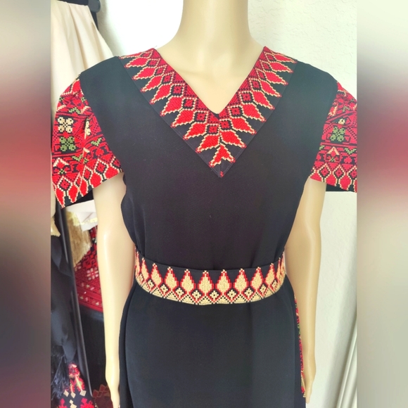 Embroidery Dress - Picture 4 of 15